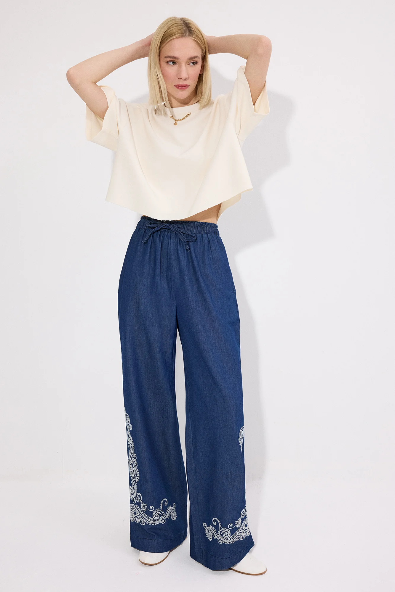 ELASTICATED WAIST EMBROIDERIED TROUSERS - Image 3