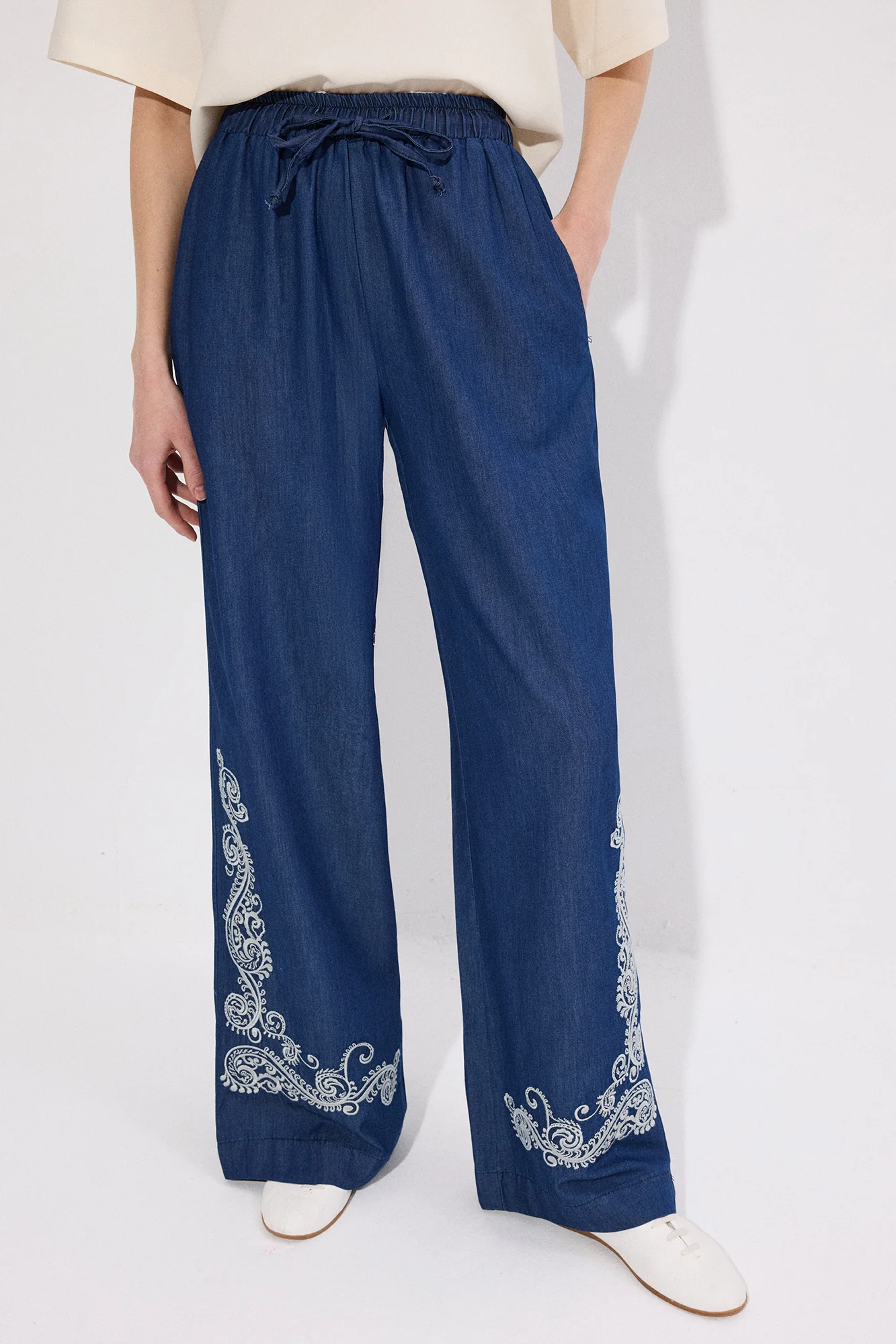 ELASTICATED WAIST EMBROIDERIED TROUSERS - Image 4