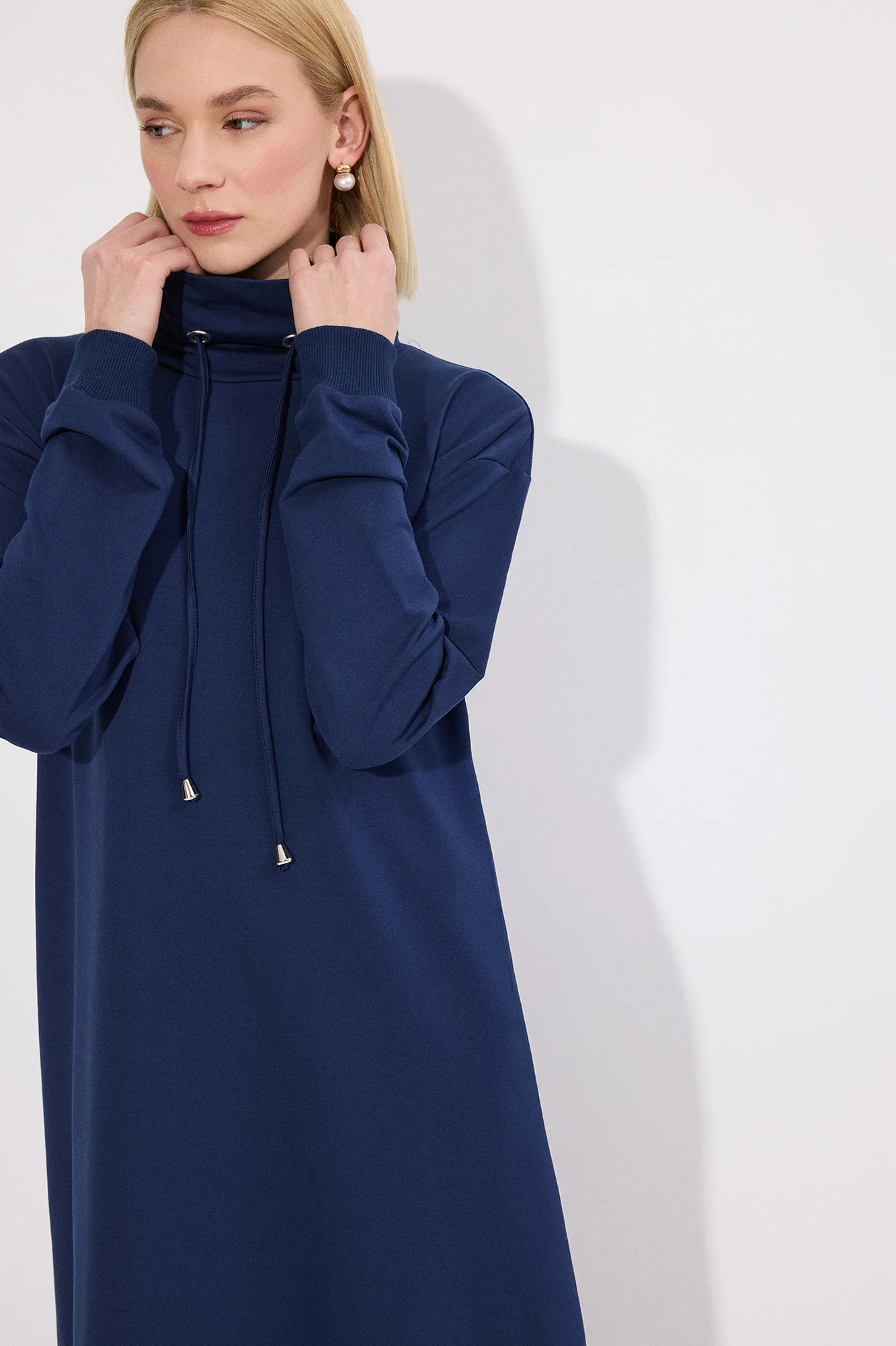 HIGH COLLAR KNIT DRESS - Image 3