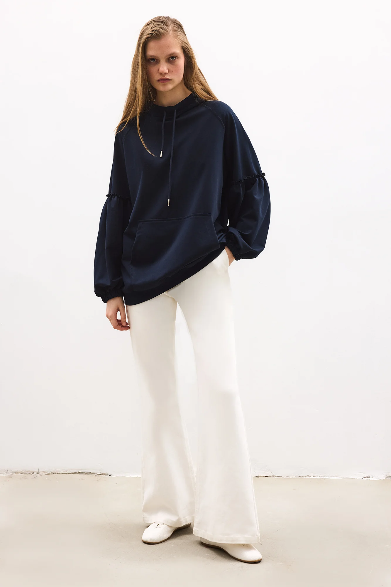 BALOON SLEEVE HOODED SWEATSHIRT