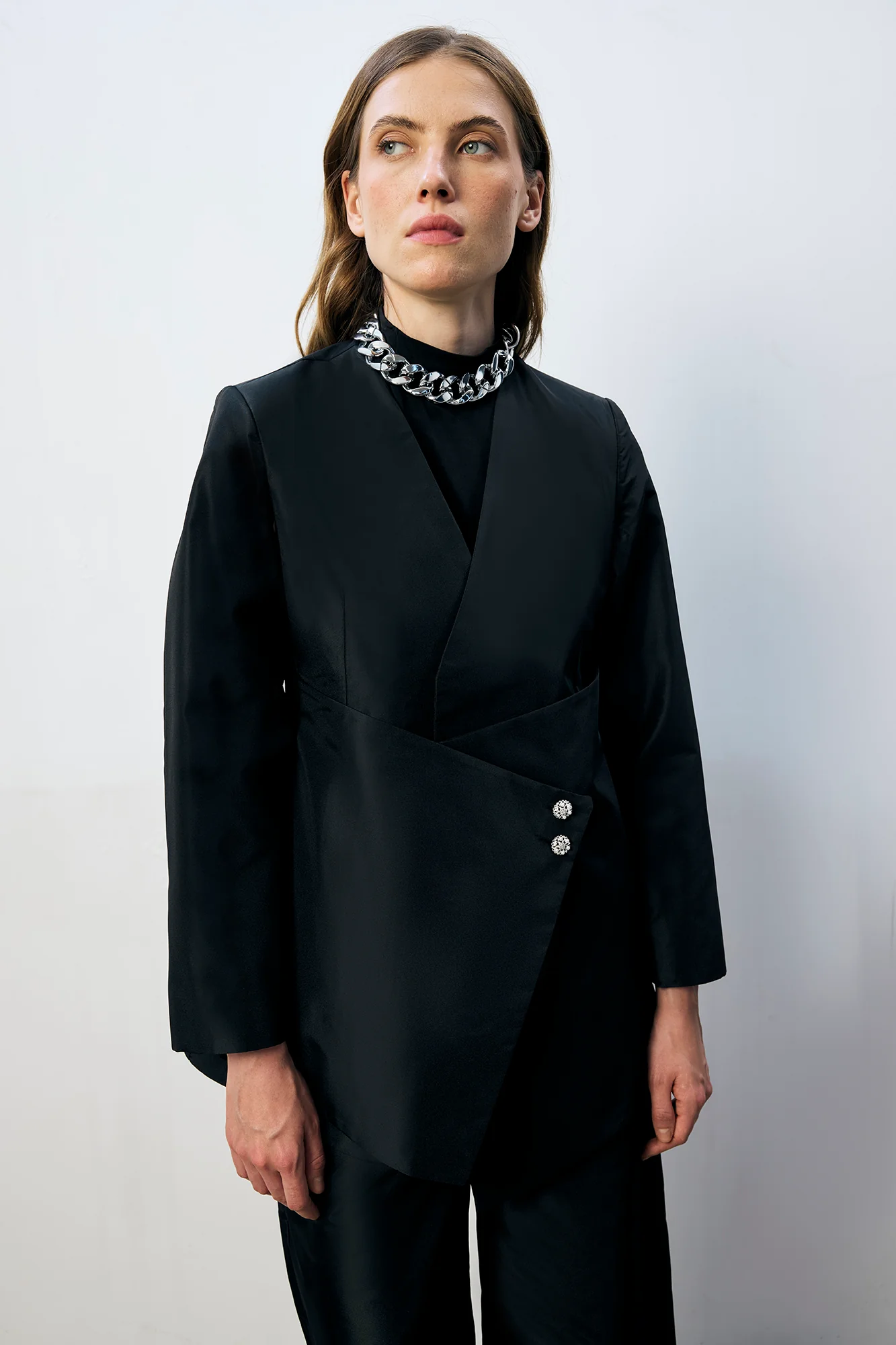 ASYMMETRIC JACKET AND PANTS SET WITH BUTTON DETAILS - Image 3