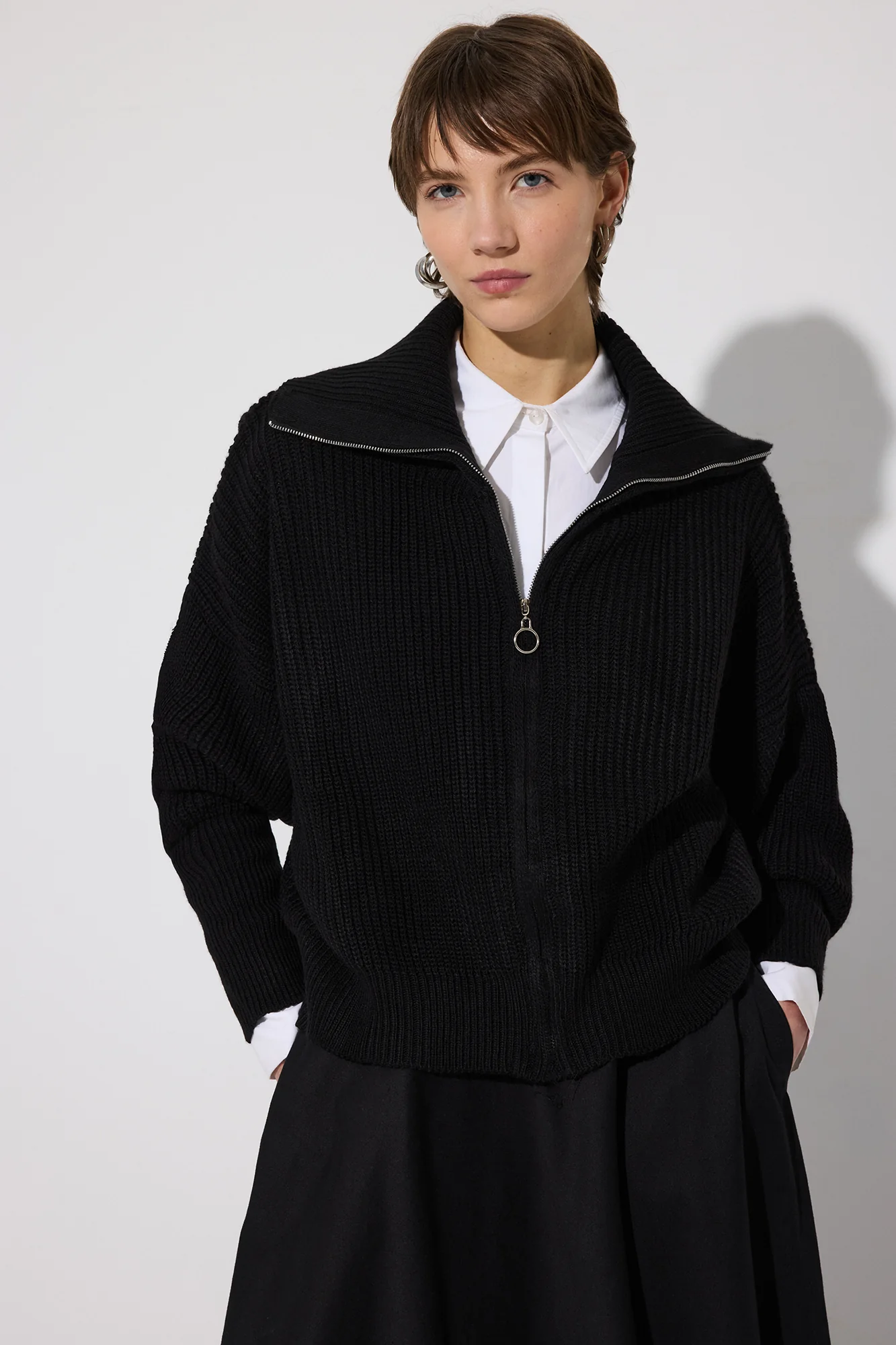 SHORT KNİTTED CARDİGAN WİTH ZİPPER - Image 2