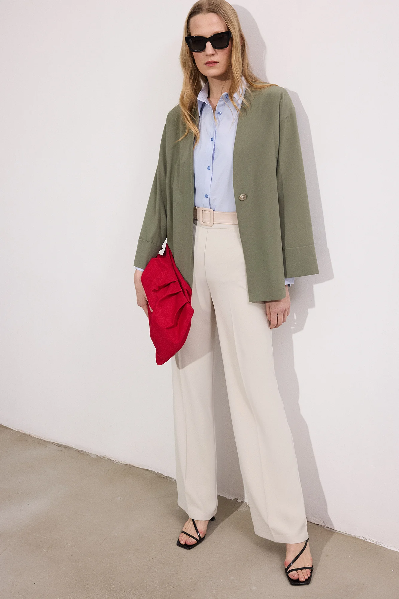 ONE-BUTTONED JACKET