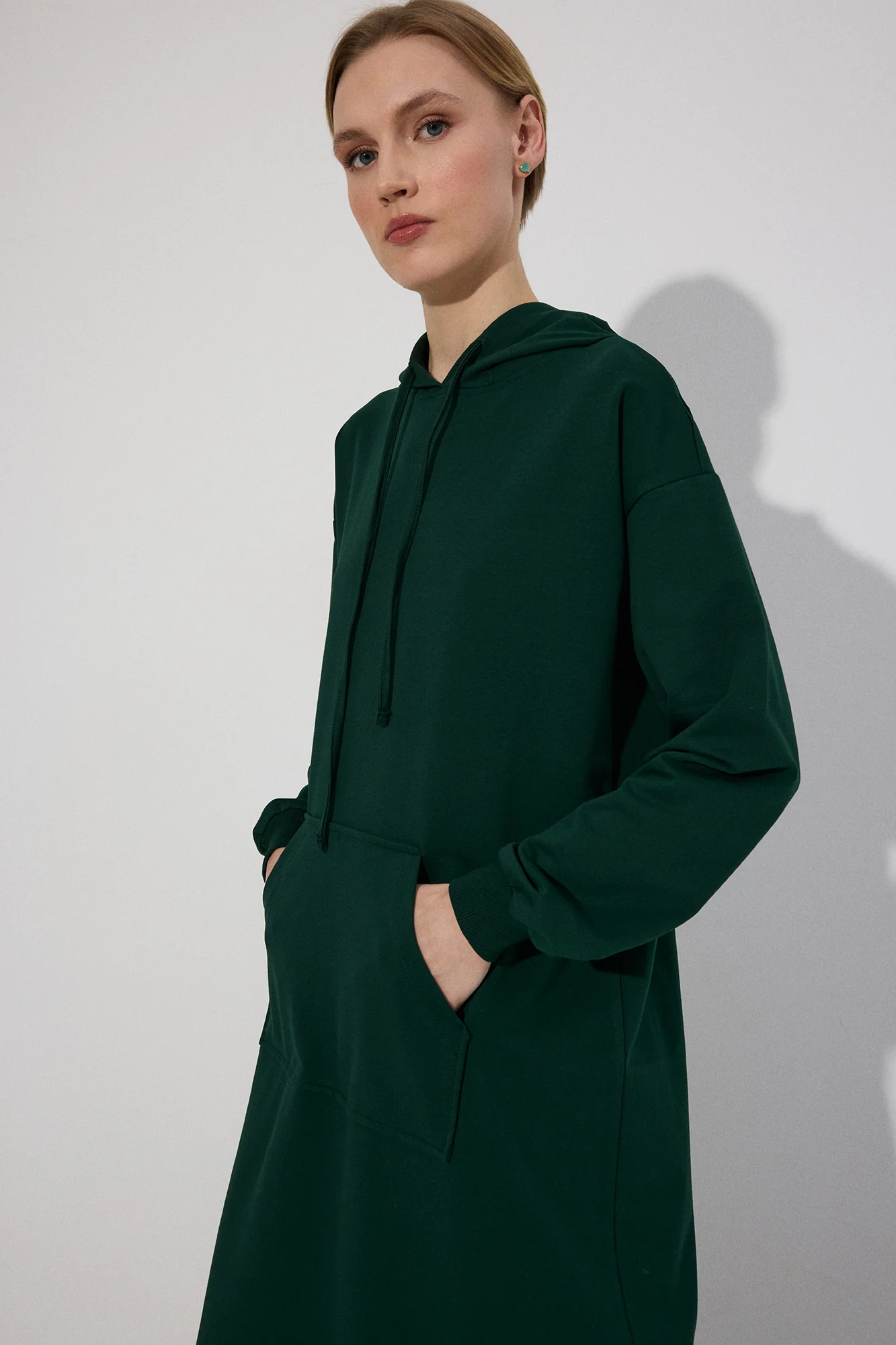 HOODED KNIT DRESS - Image 3