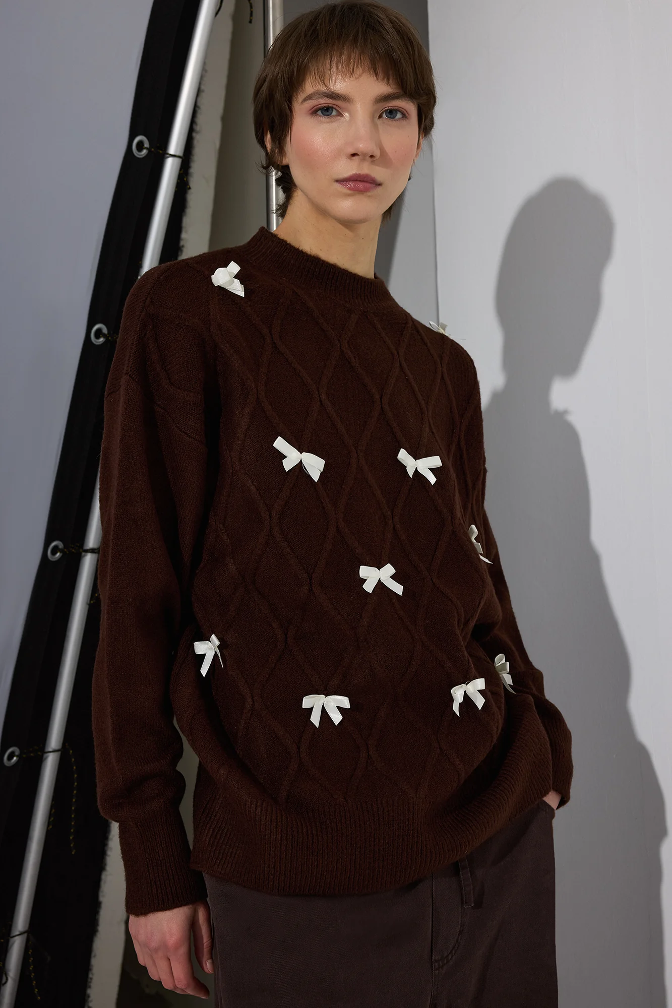 BOW DETAILED KNIT SWEATER