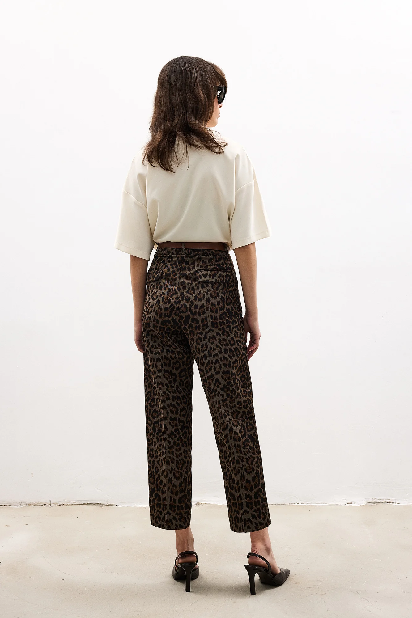 LEOPARD PATTERNED CARROT TROUSERS - Image 6