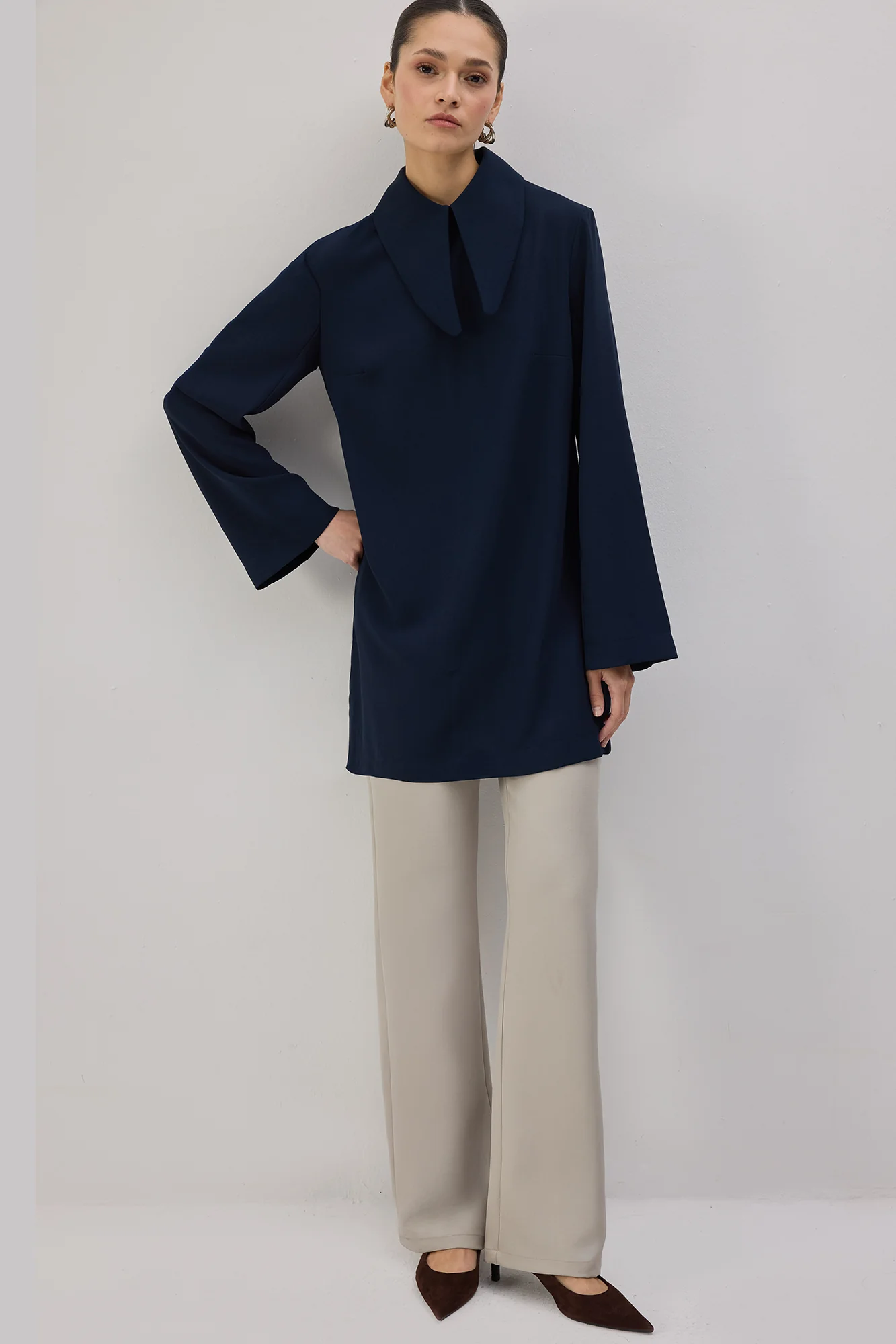 LONG COLLAR CREPE TUNIC - Image 2