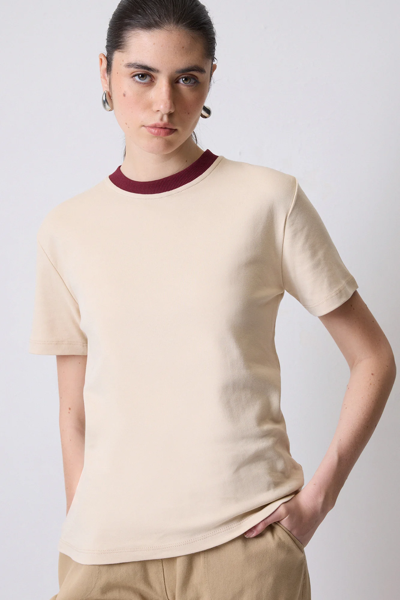 100% COTTON RIBBED COLLAR SHORT SLEEVE T-SHIRT