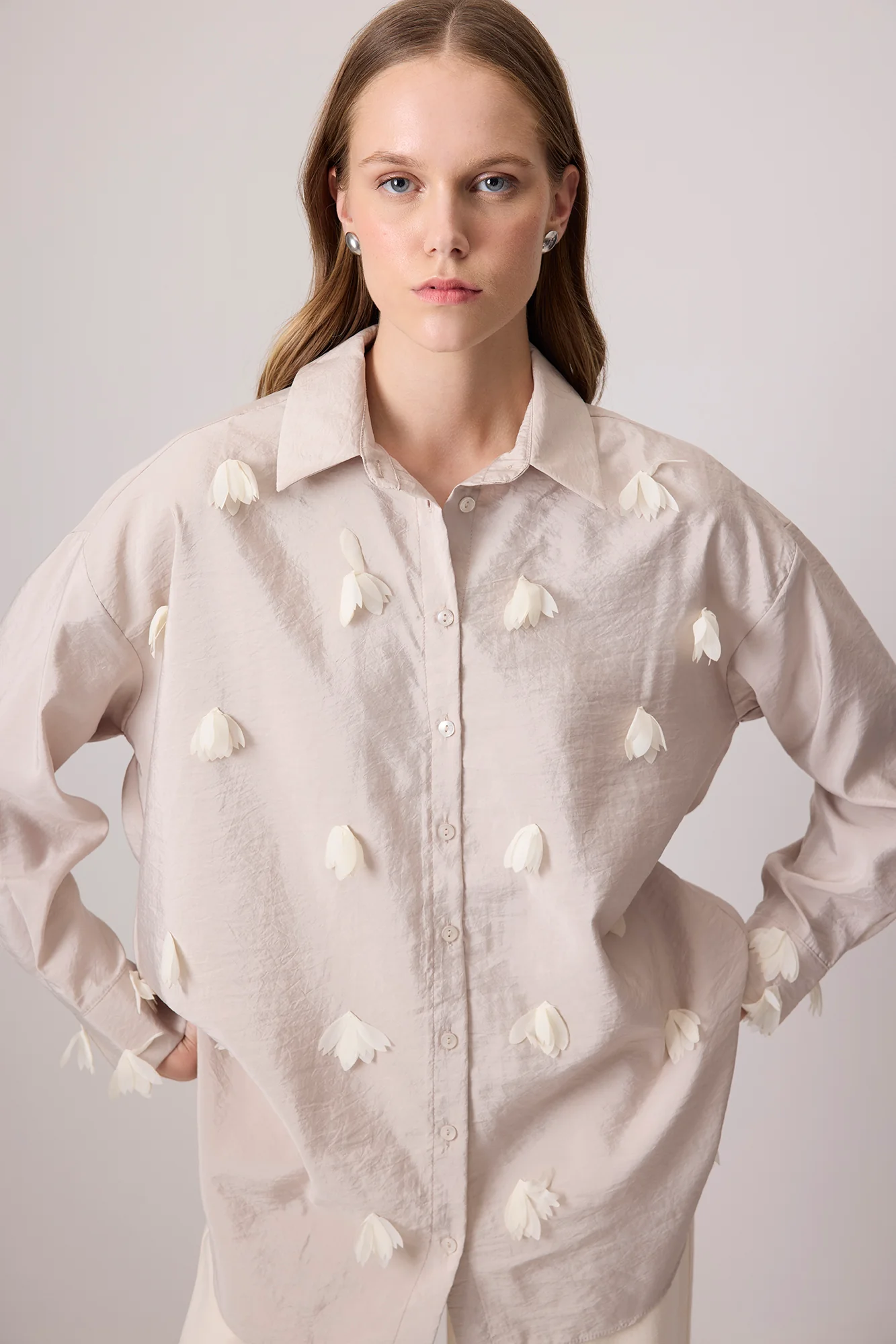 MESH FLOWER EMBROIDERED SHIRT - Image 3