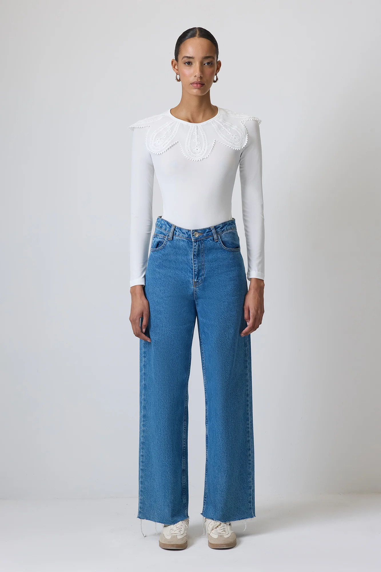 SNAPPED BODYSUIT WITH LACE COLLAR - Image 3