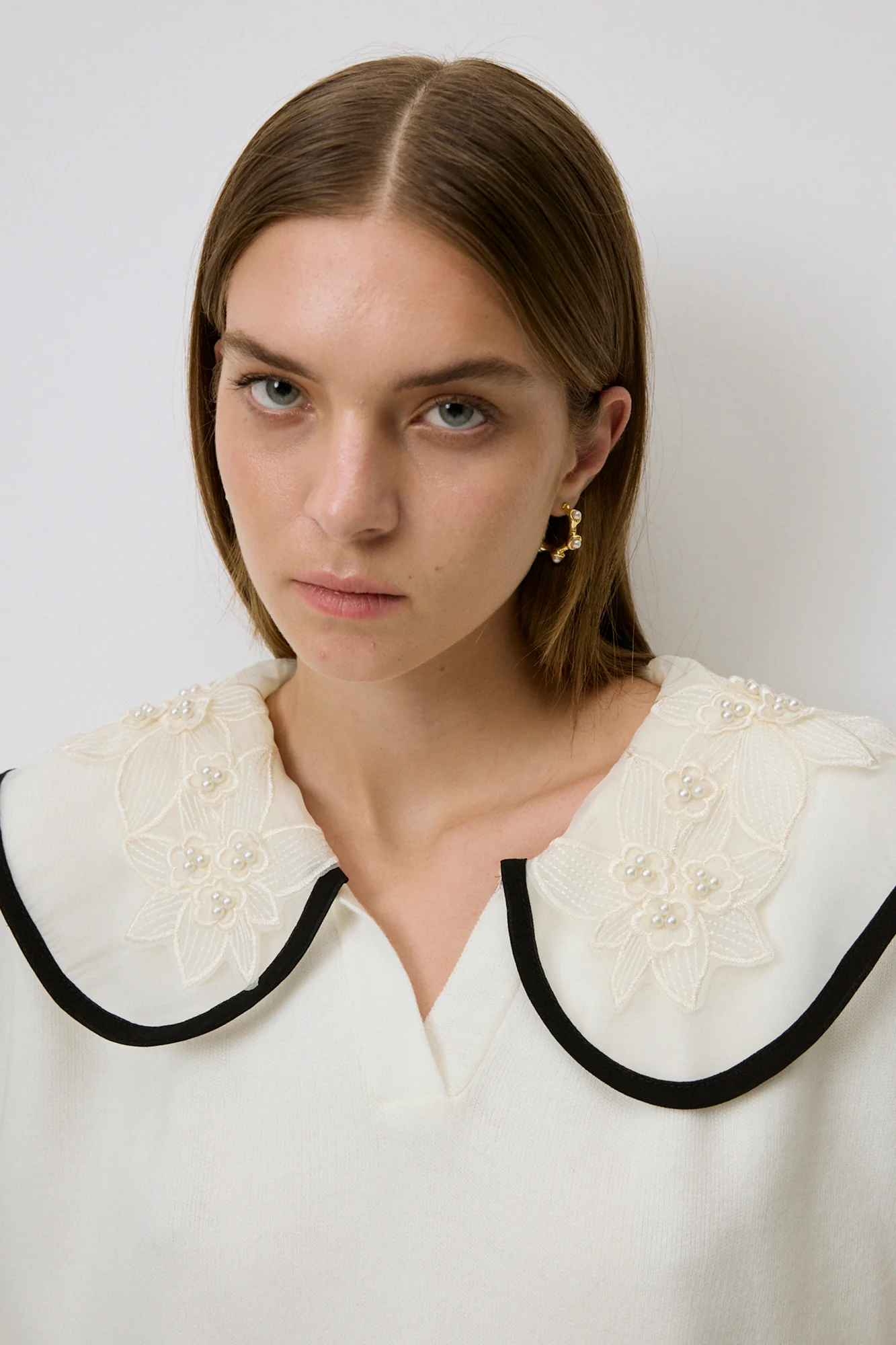KNITWEAR SWEATER WITH EMBROIDERED DETAILED ON THE COLLAR - Image 6